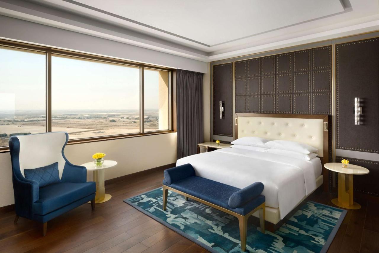 Grand Hyatt Al Khobar Hotel And Residences Экстерьер фото A bedroom at the hotel