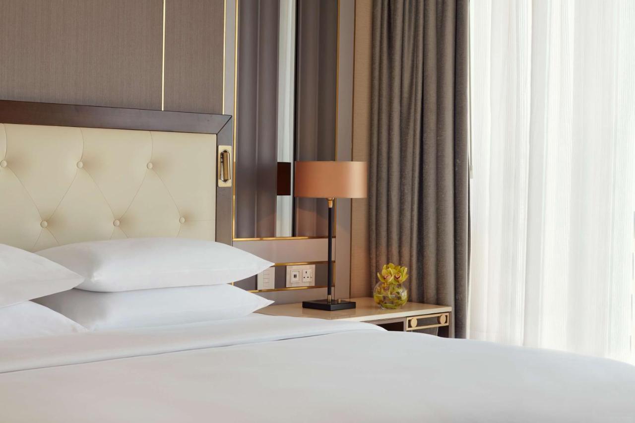 Grand Hyatt Al Khobar Hotel And Residences Экстерьер фото A bedroom at the hotel